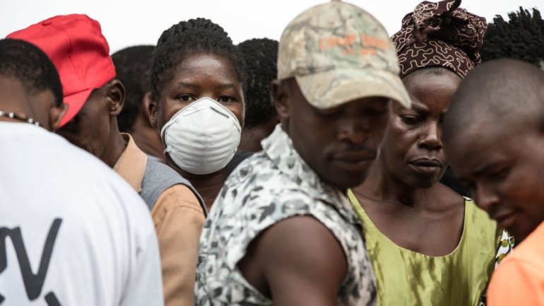 Em conclusão, o chefe de Estado moçambicano faz um balanço positivo das medidas adotadas face à Covid-19, reiterando que o mais importante para Moçambique era garantir o adiamento do pico da pandemia para evitar uma eventual pressão sobre o sistema de saúde