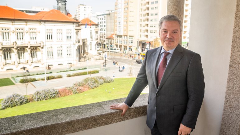 Respondendo ao apelo lançado pelo autarca, o presidente da Área Metropolitana do Porto (AMP), Eduardo Vítor Rodrigues mostrou-se recetivo à criação deste conselho consultivo, mas não no imediato