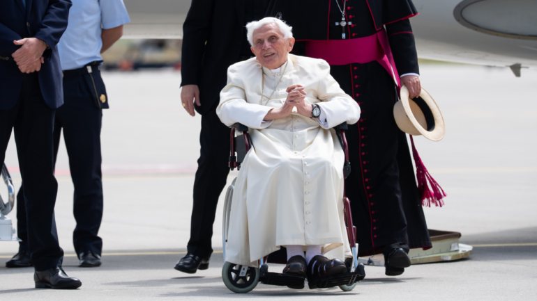 O Papa emérito Bento XVI foi recentemente à Alemanha visitar o irmão, que morreu no início de julho