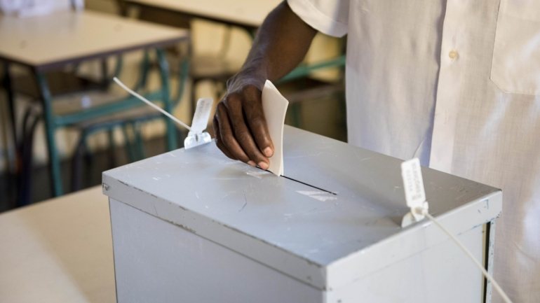 O número de eleitores cabo-verdianos que podem votar nas autárquicas deste ano aumentou em quase 50.000, para 365.157 inscritos