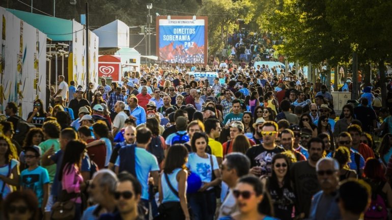 Festa do Avante! tem reunido cerca de 100 mil pessoas na Quinta da Atalaia, no Seixal.