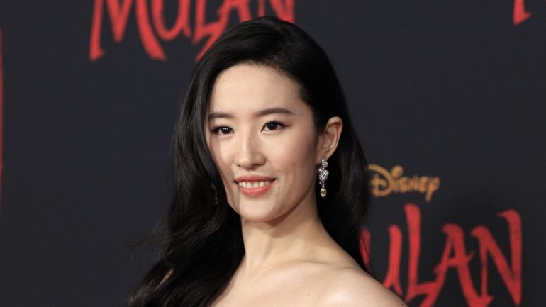O filme, protagonizado por Liu Yifei, teve um orçamento de produção de 200 milhões de dólares