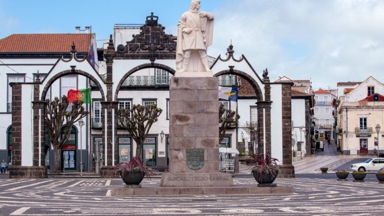 Município da ilha de São Miguel assinala que o pedido está no nome da sociedade Asta-Atlântida e &quot;já obteve a aprovação do projeto de arquitetura em 24 de maio de 2019&quot;