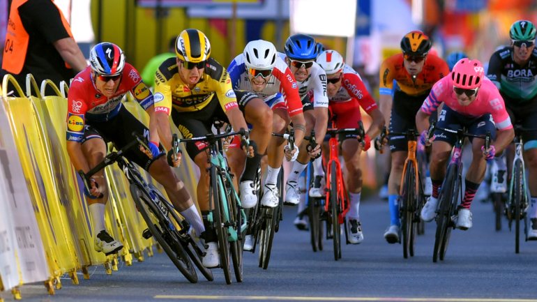 Os dois holandeses estavam a competir pela vitória no sprint final da primeira etapa do Tour da Polónia