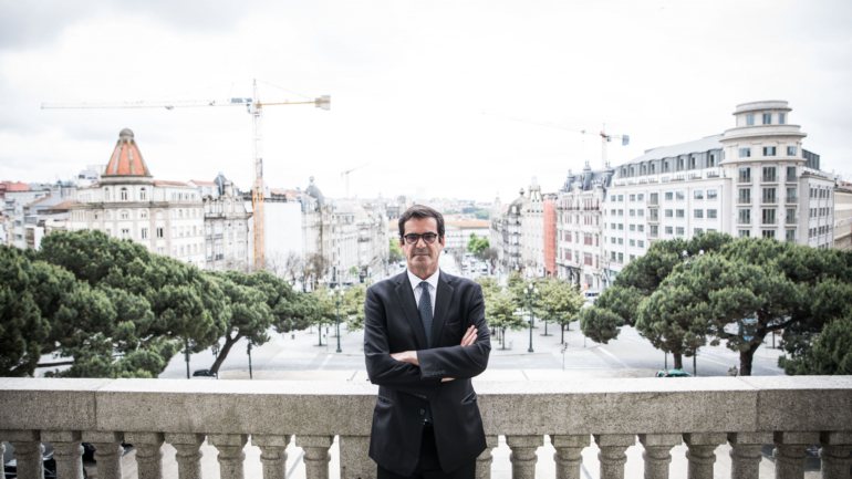 A câmara do Porto acrescenta ainda que a criação de condições para atrair empresas e investimento é uma &quot;das linhas orientadoras&quot; do próximo Plano Diretor Municipal