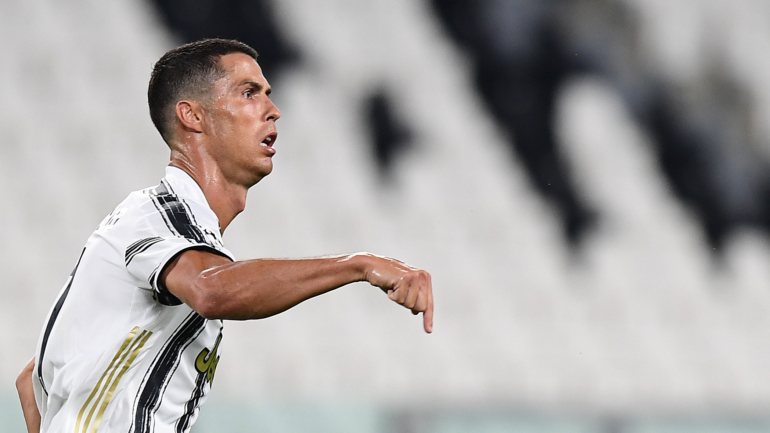 Ronaldo marcou todos os golos da Juventus na fase a eliminar da Champions nos últimos dois anos mas voltou a falhar ida às meias