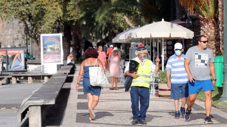 Ordem dos Médicos elogia a Madeira, que tornou obrigatório o uso de máscaras em espaços públicos ao ar livre
