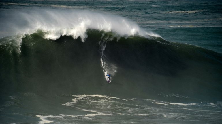 Nas próximas duas semanas, a WSL vai divulgar os premiados nas categorias de maior e melhor onda, para as quais surgem várias surfadas na Praia do Norte, na Nazaré