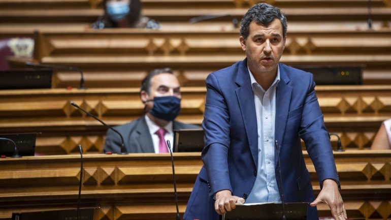 O partido de André Silva saudou a decisão do Presidente da República, que vetou a redução do número de debates em plenário