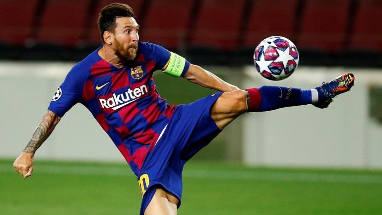 Messi sofreu uma contusão no embate da segunda mão dos oitavos de final com o Nápoles, em Nou Camp, mas integrou normalmente a sessão de treino dos catalães, embora tenha utilizado uma proteção na perna esquerda