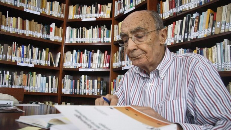 O romance &quot;Ensaio sobre a Cegueira&quot; foi publicado em 1995 e José Saramago foi distinguido com o Prémio Nobel da Literatura em 1998