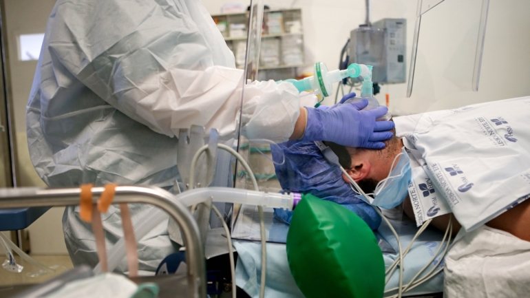 A ACSS refere que em 2019 houve uma recuperação das listas de espera de cirurgia de 10,4% de cirurgia programada e 27,1% na cirurgia de ambulatório