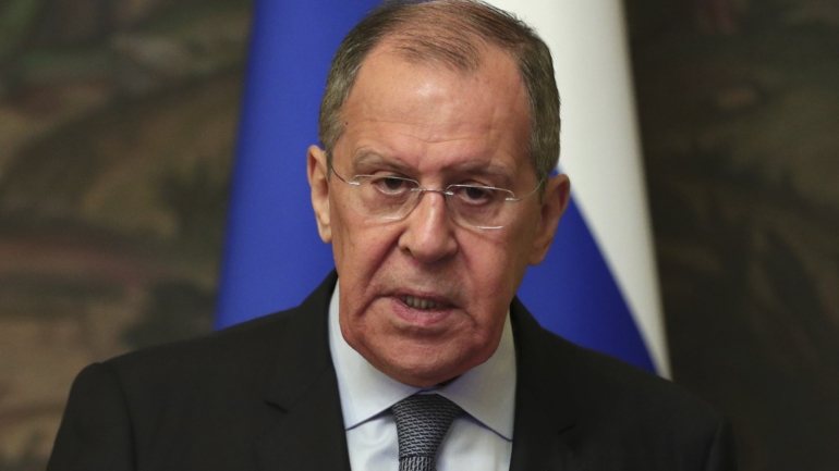 Lavrov aludiu aos protestos antigovernamentais de 2004 e 2014 na Ucrânia e afirmou: &quot;Vimos qual foi o resultado&quot;