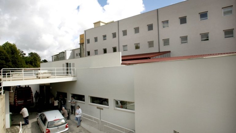 Em causa está a classificação de hospitais do SNS. Em Portugal existem vários grupos, sendo que o CHVNG/E encontra-se, atualmente, no 'D', enquanto no grupo acima, o 'E', estão hospitais como o de São João, no Porto, o de Santa Maria, em Lisboa ou o de Coimbra.
