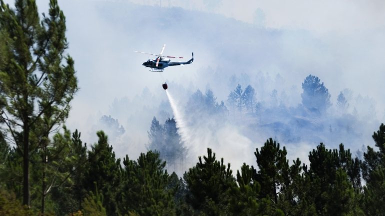 No Aeródromo Municipal de Proença-a-Nova está uma equipa de 18 elementos que guarnece o helicóptero e a brigada terrestre para ataque imediato assim que é comunicado um incêndio florestal.