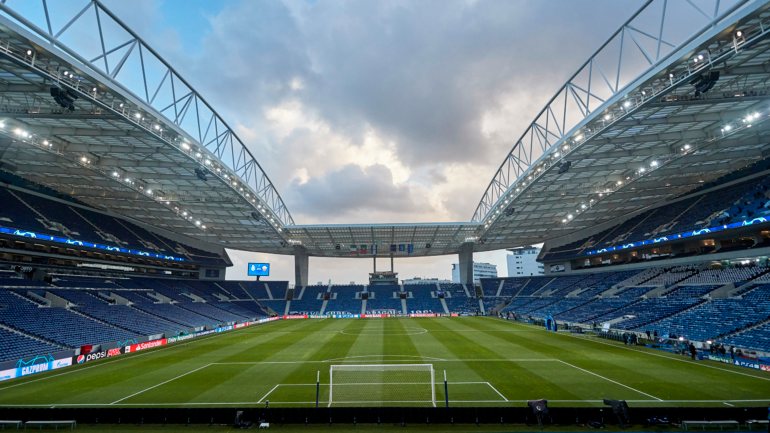Os encontros de novembro vão ser disputados no vizinho Estádio da Luz, palco de um jogo particular com Andorra, no dia 11, e do embate com a França, campeã do mundo e vice-campeã da Europa, marcado para dia 14.