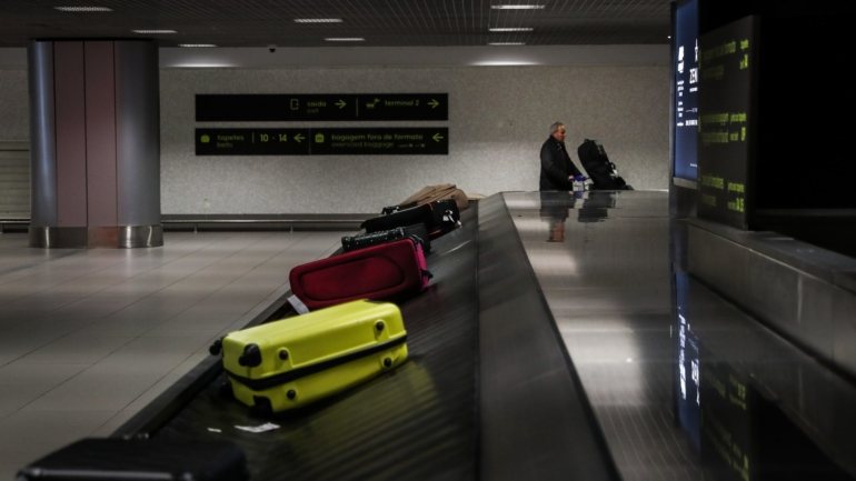 Empresa não recorreu ao layoff ou outra medida quando o aeroporto esteve praticamente parado