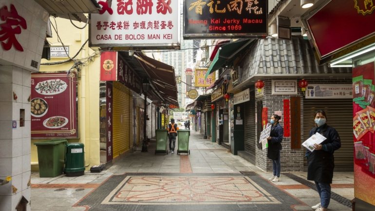 Macau foi dos primeiros territórios a ser atingido pela pandemia e, apesar de só ter identificado 46 casos e de não ter registado qualquer transmissão comunitária, a economia está há mais de seis meses praticamente paralisada, fruto das restrições à entrada no território.