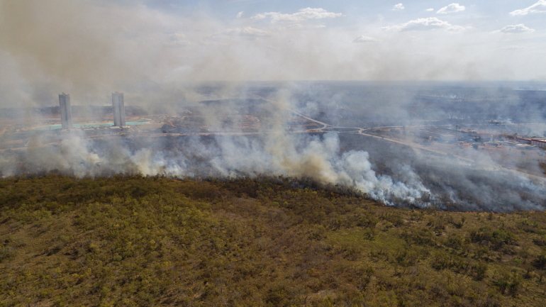 De acordo com dados do Instituto Nacional de Pesquisas Espaciais, órgão vinculado ao governo brasileiro, foram registados até ao momento 24.633 focos de incêndio em agosto