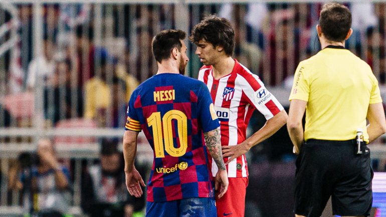Lionel Messi e João Félix tiveram um momento de maior tensão no intervalo do jogo das meias da Supertaça na Arábia Saudita, em janeiro