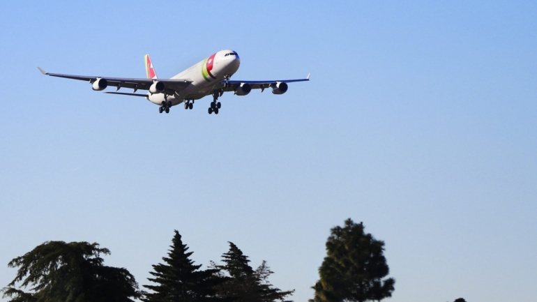 Após a abertura do corredor aéreo com o Reino Unido, registou-se um aumento de turistas no aeroporto de Faro