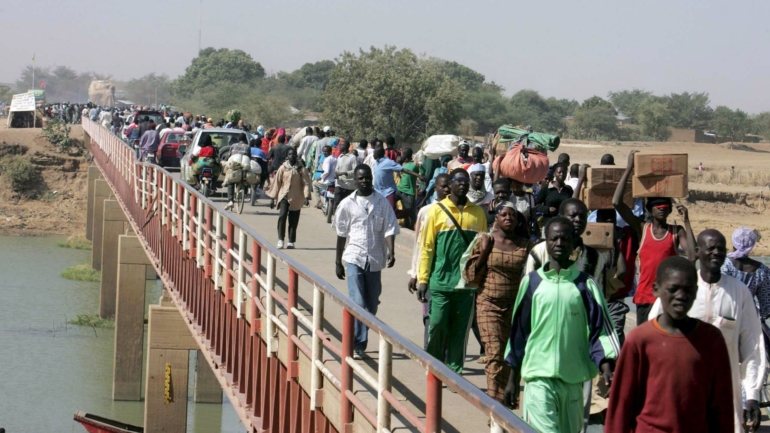 O lago Chade, na fronteira entre a Nigéria, Níger, Camarões e Chade, foi transformado pelas alterações climáticas numa vasta extensão pantanosa salpicada de pequenas ilhas, algumas das quais são a base histórica dos jihadistas do grupo nigeriano Boko Haram.