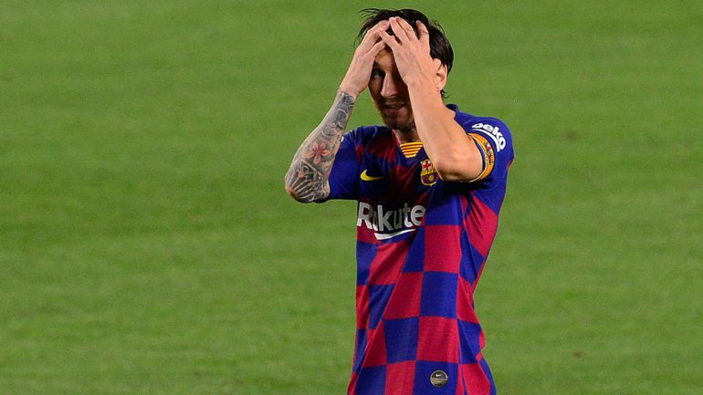 Lionel Messi apresentou a rescisão há mais de uma semana, não regressou aos treinos mas caminho pode não ser o de saída do Barcelona