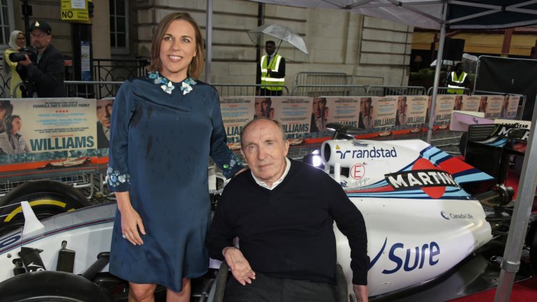 Claire e Frank Williams: o antigo piloto, agora com 78 anos, está numa cadeira de rodas desde os anos 80 depois de um grave acidente de carro