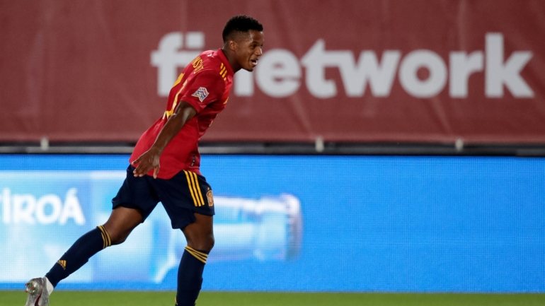 Ansu Fati tornou-se o mais novo de sempre a marcar na Champions, a bisar na Liga e agora a fazer o primeiro golo pela seleção espanhola