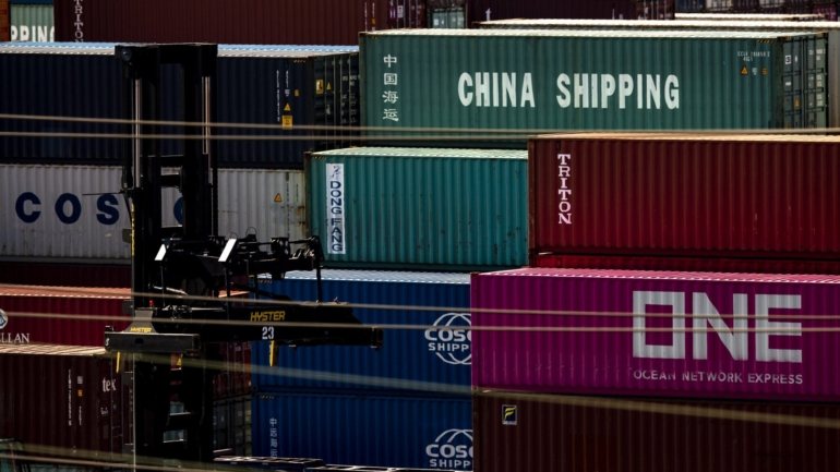 Apesar das exportações terem superado as previsões de analistas, as importações caíram 2,1%, face a agosto de 2019, sinalizando uma recuperação desigual nas trocas comerciais entre a China e o resto do mundo