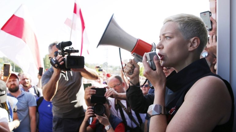 Maria Kolesnikova, uma das principais figuras da oposição no país, foi detida por um grupo de desconhecidos no centro de Minsk