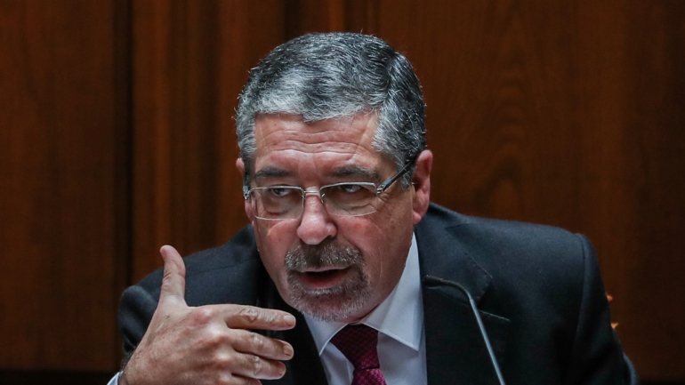 Manuel Machado, presidente da Associação Nacional de Municípios Portugueses, afirma também que vai solicitar a clarificação da política de transportes nacional