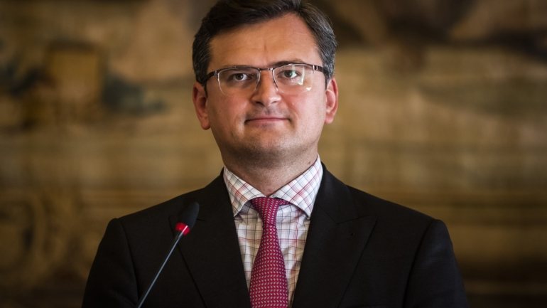 O chefe de diplomacia de Kiev, Dmytro Kuleba, deslocou-se a Lisboa onde participou numa reunião de trabalho com o seu homólogo português