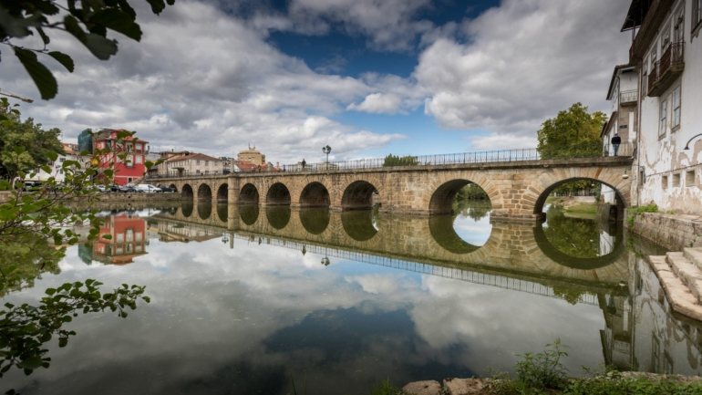 Carros não passam na ponte romana desde 2008