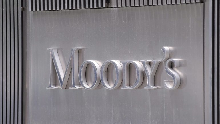No início de abril, a Moody's anunciou que tinha colocado em revisão negativa os ratings de BAI, BFA e BE