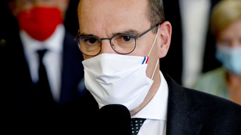 Há 42 regiões de França no nível máximo de alerta em relação à pandemia, anunciou o primeiro-ministro francês