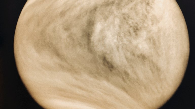 A primeira fotografia do disco completo de Vénus, captado em 1979 pela missão Pioneer