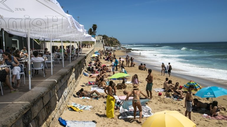 Na quarta-feira, a praia de São Pedro do Estoril foi interditada a banhos por registar &quot;valores microbiológicos acima dos parâmetros de referência&quot;