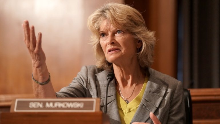 Lisa Murkowski é a segunda voz dentro da fação republicana do Senado contra esta intenção