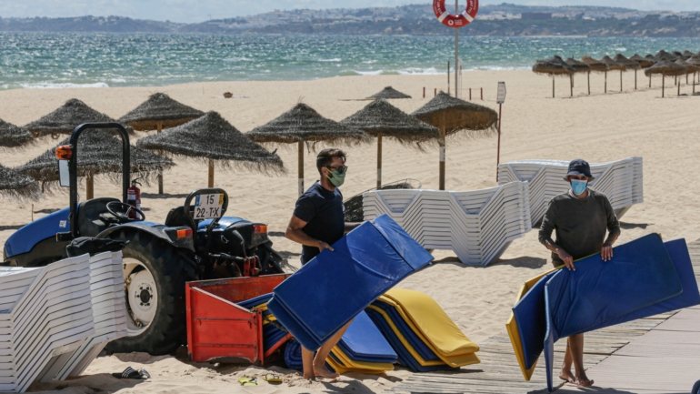 Também as ofertas de emprego na região do Algarve caíram 24,7% em agosto face ao mesmo mês de 2019, para 510, mas aumentaram 4,6% face ao mês anterior
