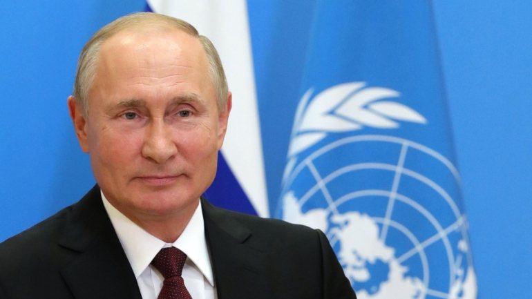 Putin insistiu que os cidadãos de todo o mundo devem ter acesso gratuito a uma vacina