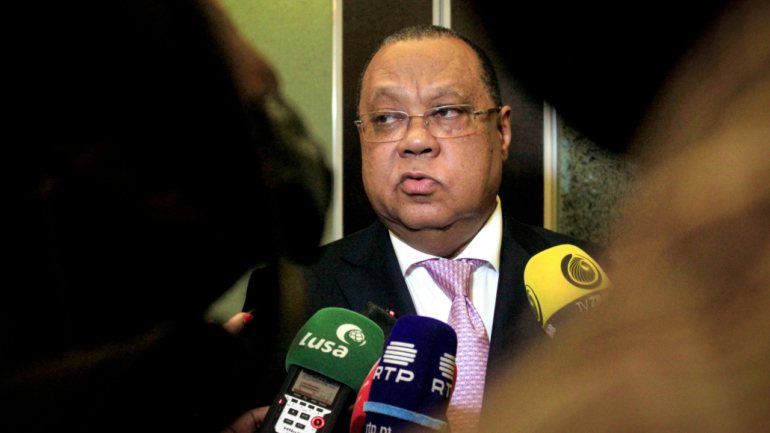 O Procurador Geral de Angola está a tentar recuperar os 900 milhões de dólares de uma conta congelada de Carlos São Vicente na Suíça