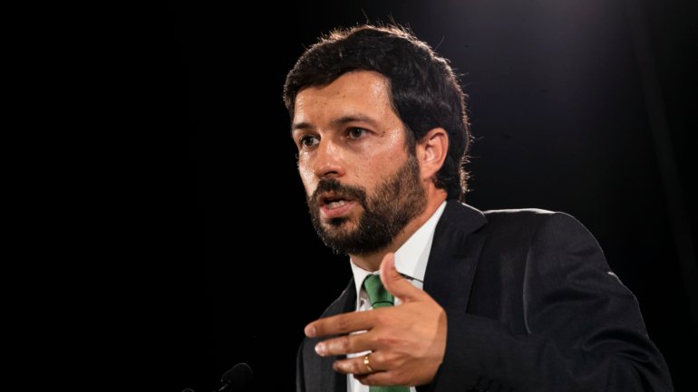 João Ferreira afirma que o que quer fazer se for eleito é quase o oposto do que Marcelo tem feito
