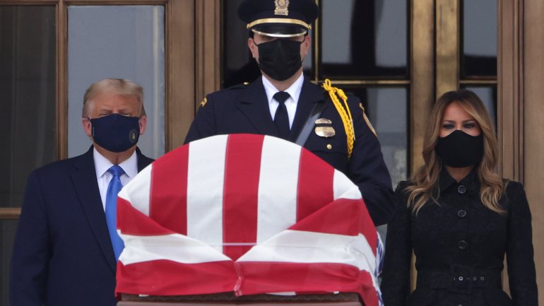 Donald Trump fez-se acompanhar de Melania Trump na homenagem