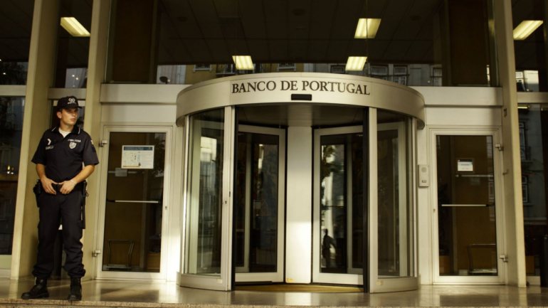 Segundo o portal do Banco de Portugal, são centenas as instituições registadas em Portugal como instituições de crédito da UE em regime de livre prestação de serviços