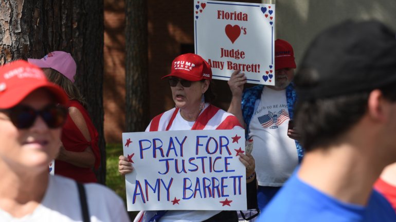 A juíza Amy Coney Barrett, que foi a única a ser entrevistada por Donald Trump para esta vaga, era uma favorita entre os setores mais conservadores