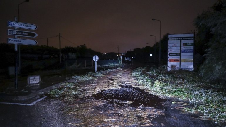 A tempestade Leslie em Portugal, que atingiu grande parte da região Centro, provocou prejuízos no distrito de Coimbra que ascenderam os 9 milhões de euros