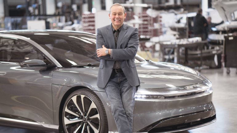 Peter Rawlinson, CEO e CTO da Lucid, compara o Air com o Taycan e o Model S