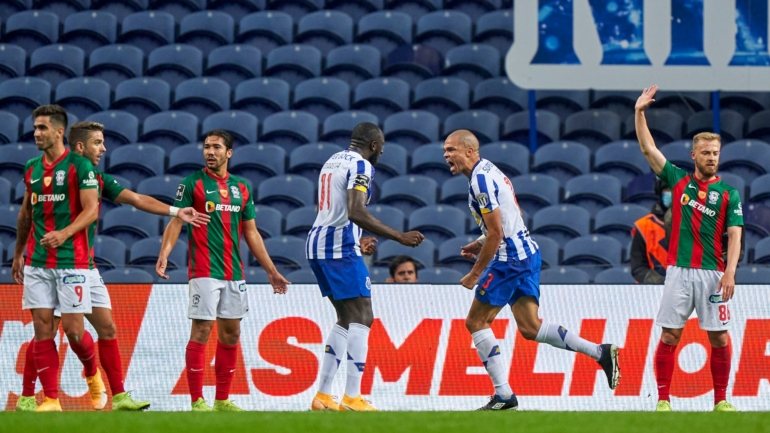 Pepe marcou um dos golos do FC Porto frente ao Marítimo no Dragão, num encontro que terminou com o triunfo dos insulares