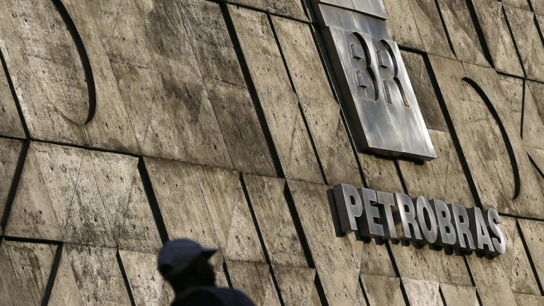 A operação Lava Jato, iniciada em 2014, desvendou um vasto esquema de corrupção envolvendo a petrolífera Petrobras e outros órgãos públicos brasileiros